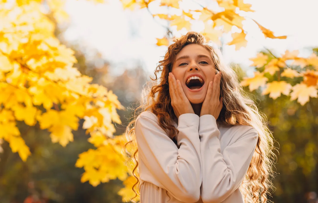 Photo wallpaper autumn, look, girl, light, joy, yellow, nature, pose