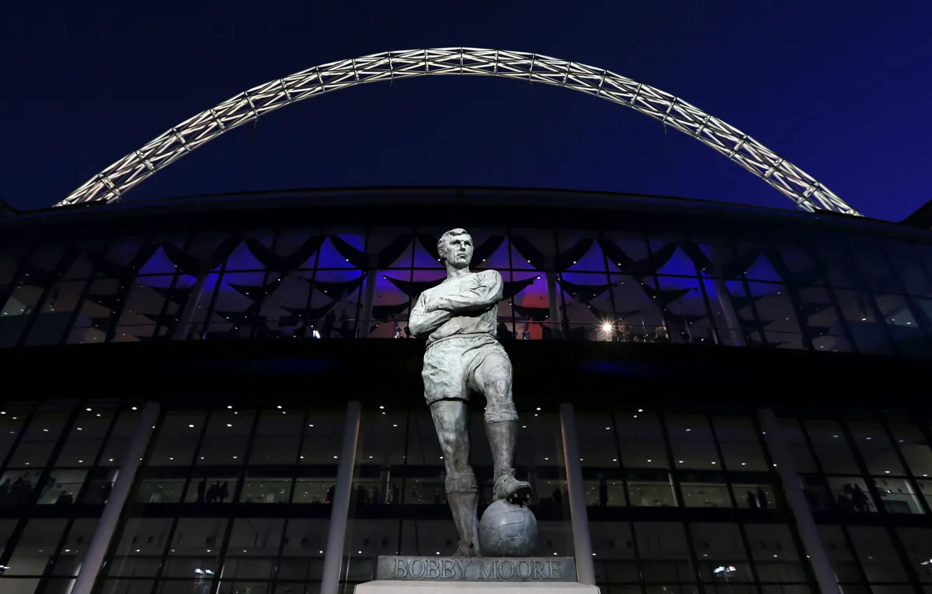 Photo wallpaper football, London, monument, statue, Bobby Moore, Wembley stadium
