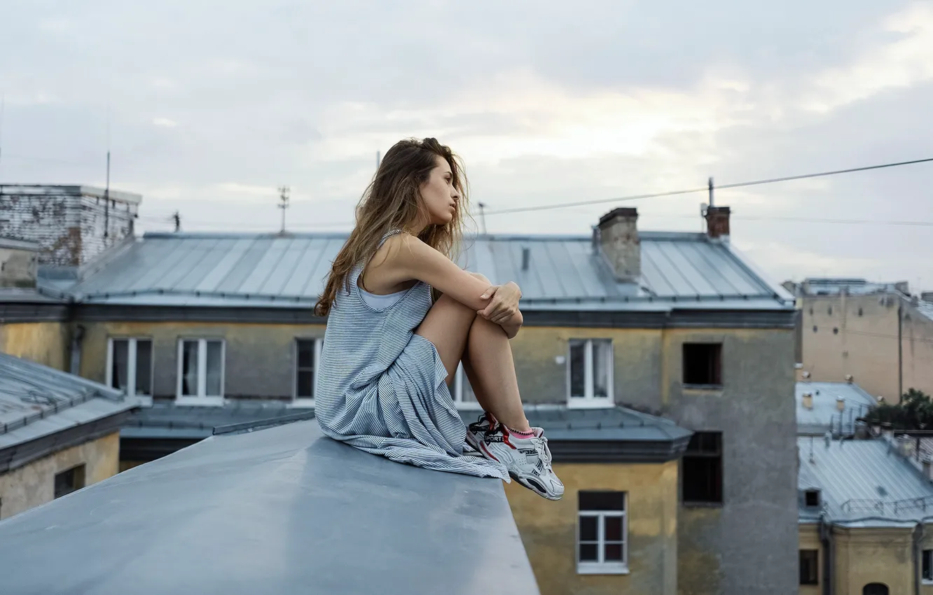 Cigarettes on the roof. Девушка на крыше. Фотосессия на крыше. Девочка на крыше.