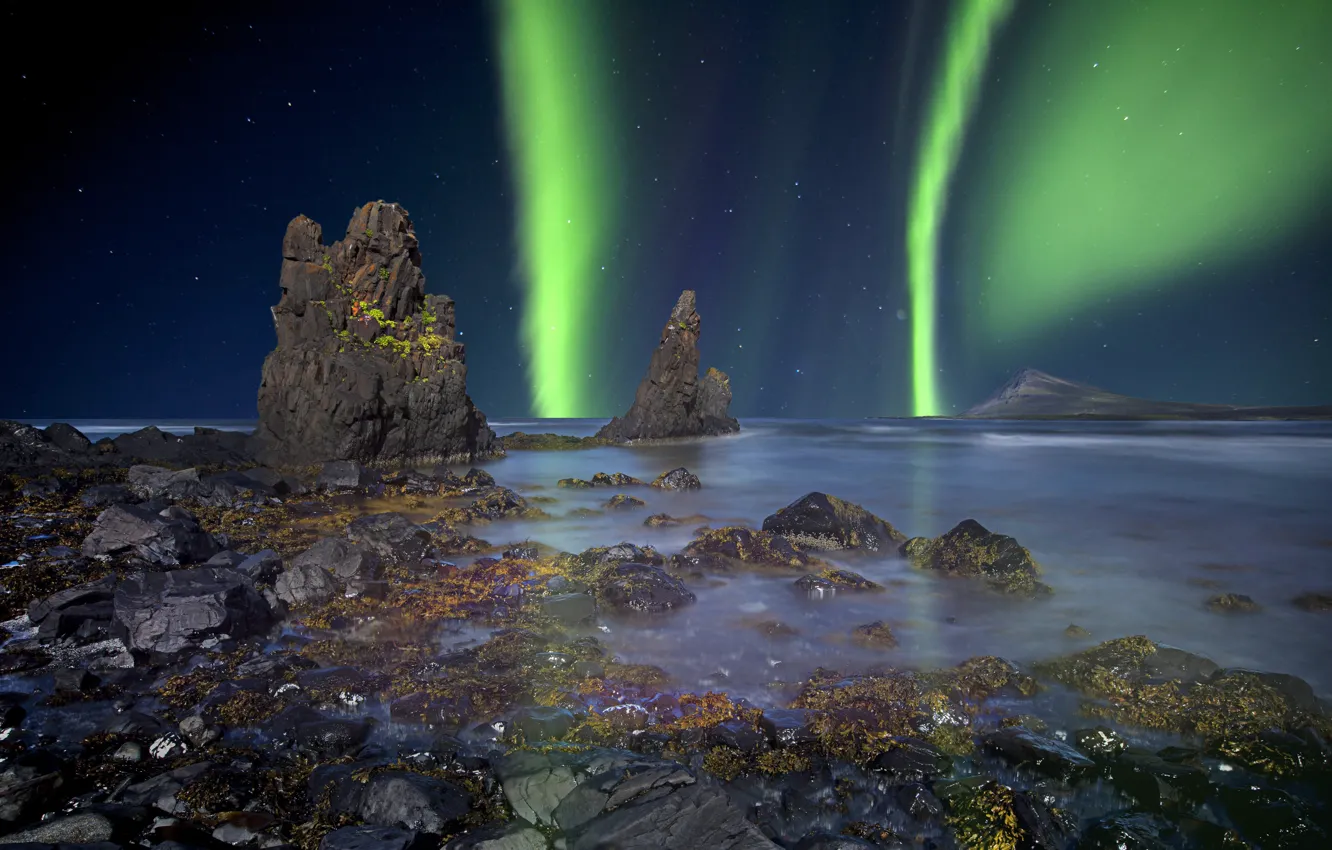 Photo wallpaper Aurora, night, shore, Iceland, reef, Vik, Trellis
