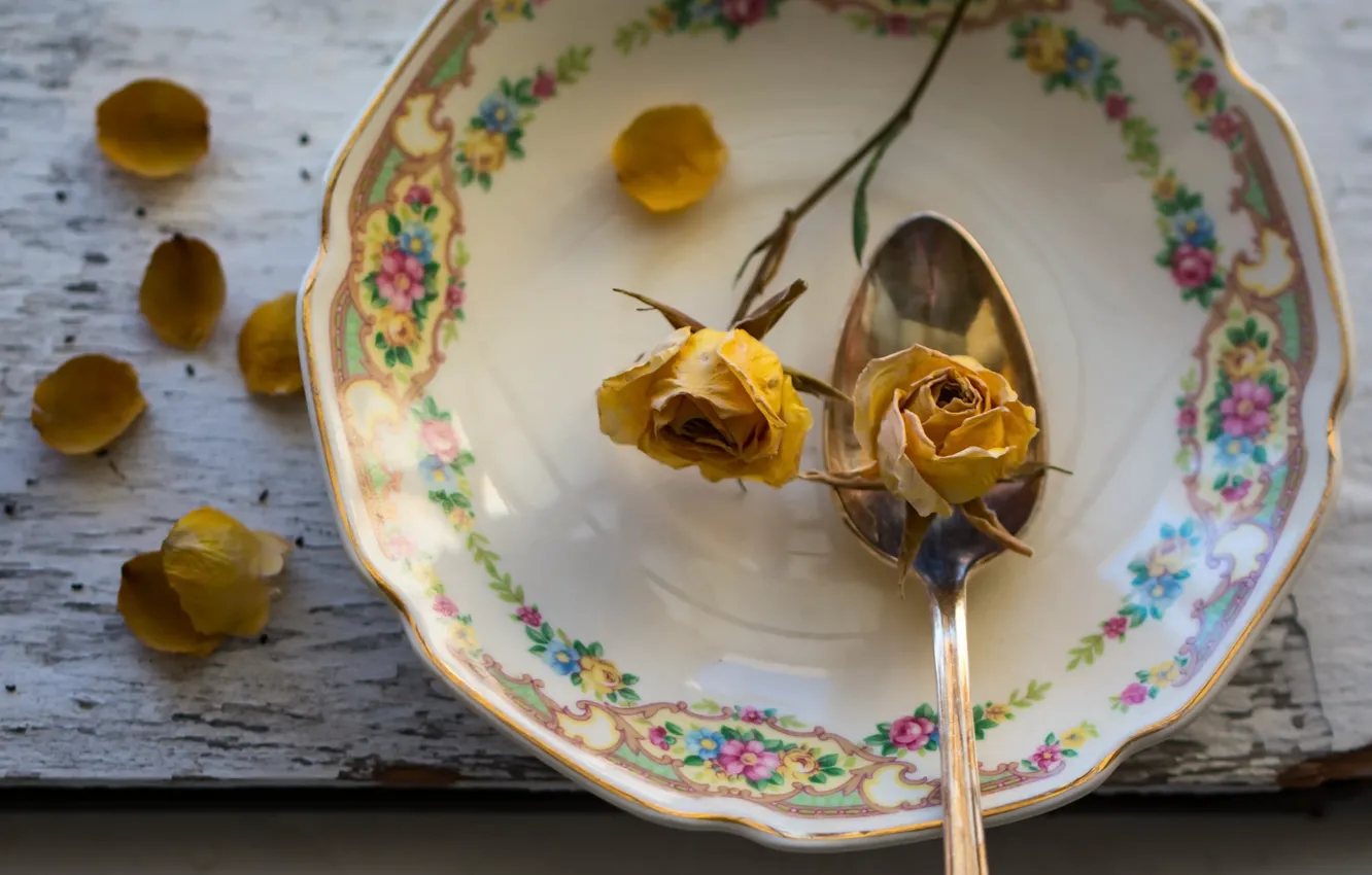 Photo wallpaper roses, plate, spoon