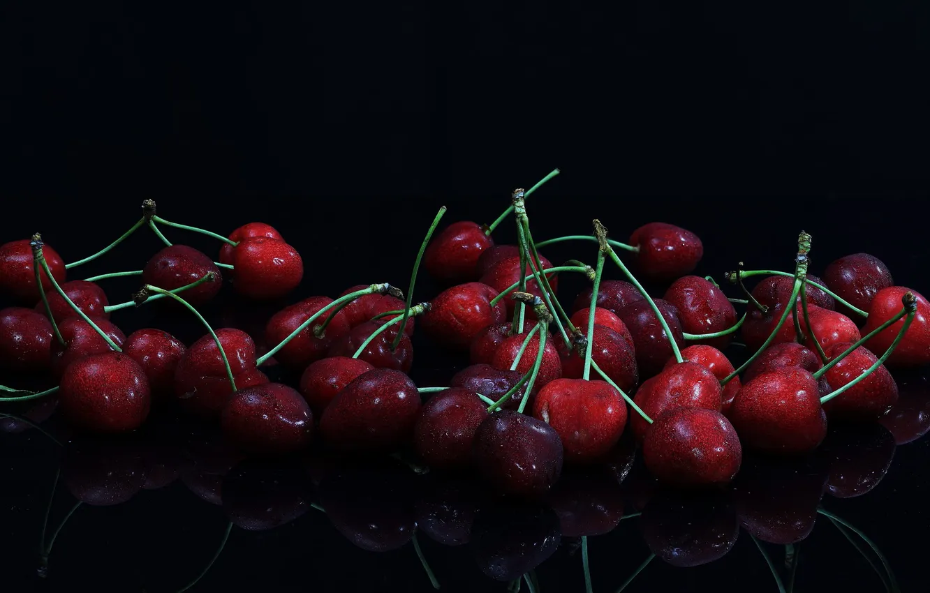 Photo wallpaper drops, reflection, berries, table, black background, placer, cherry