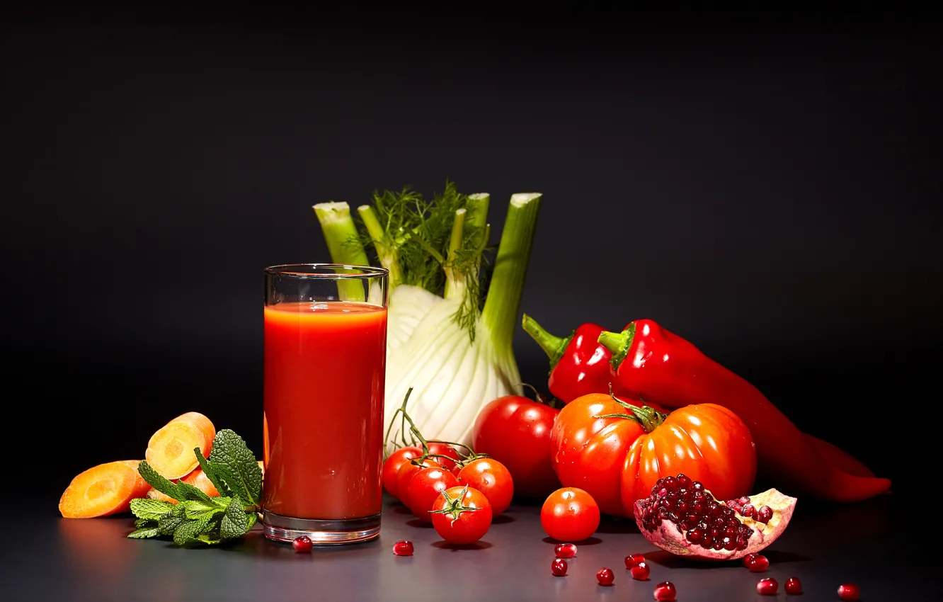 Photo wallpaper glass, juice, pepper, black background, tomatoes, carrots, tomatoes, garnet