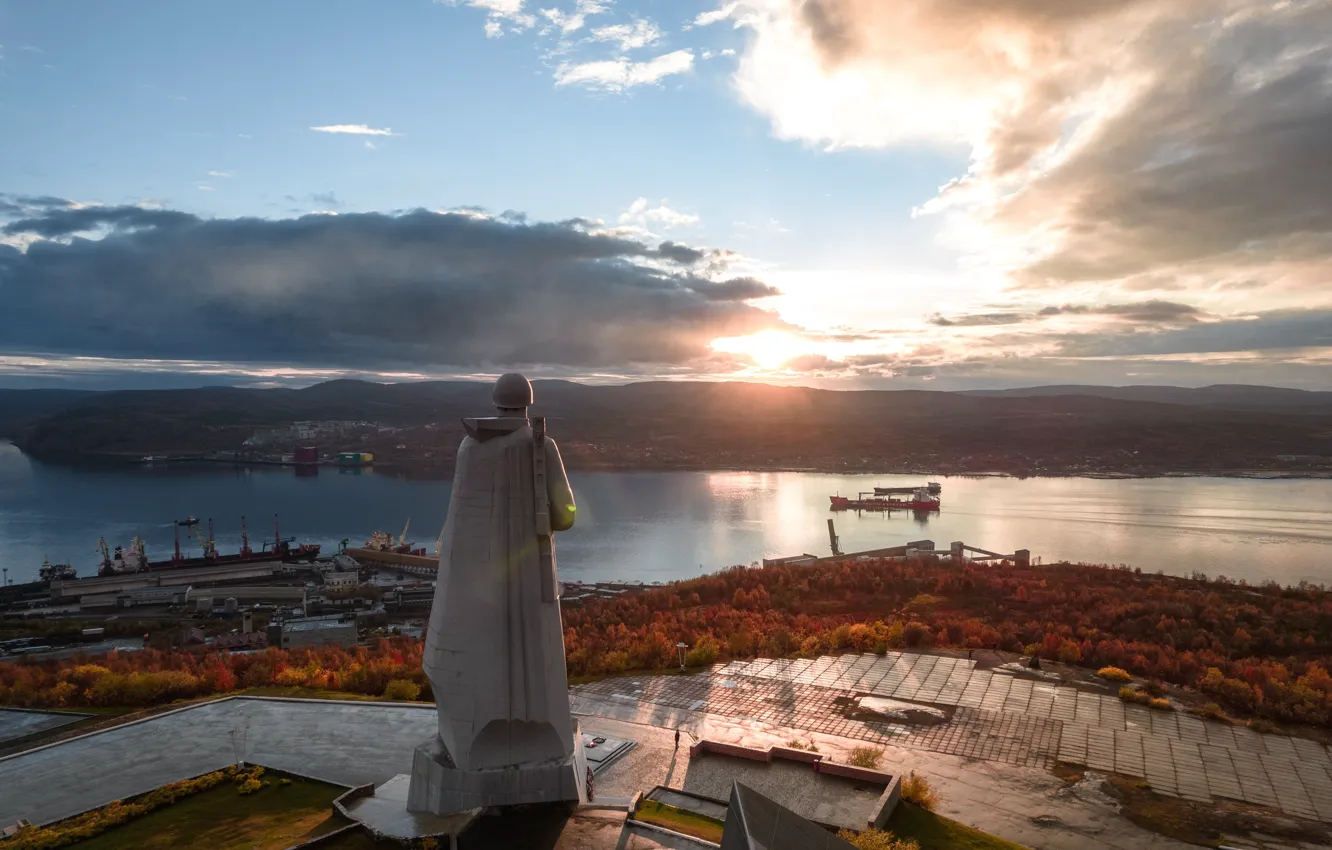 Photo wallpaper autumn, sunset, the city, river, monument, memorial, Murmansk, Ruslan Kondratenko