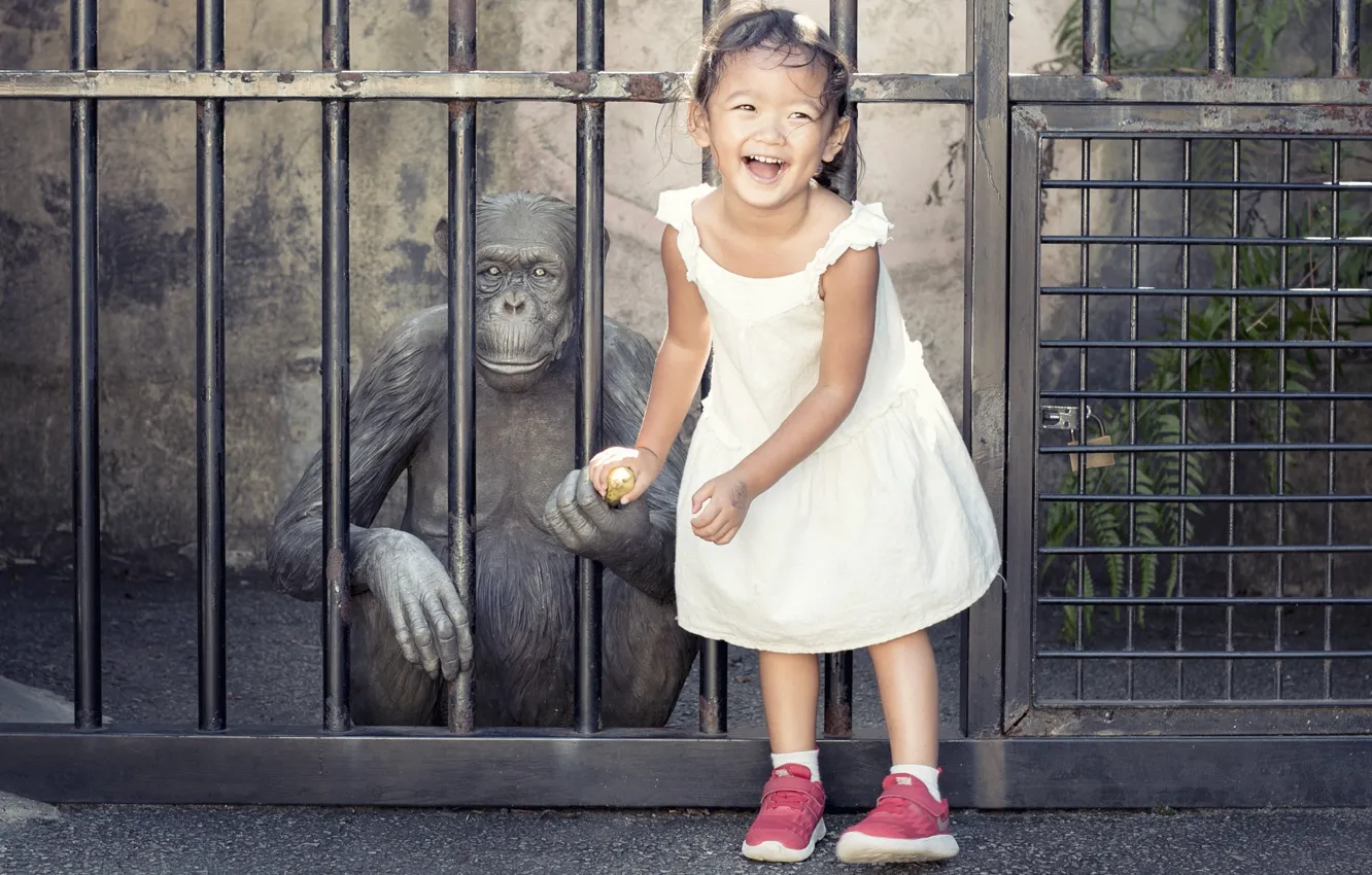 Photo wallpaper Girl, monkey, banana, funny, children, kid, emotions, other