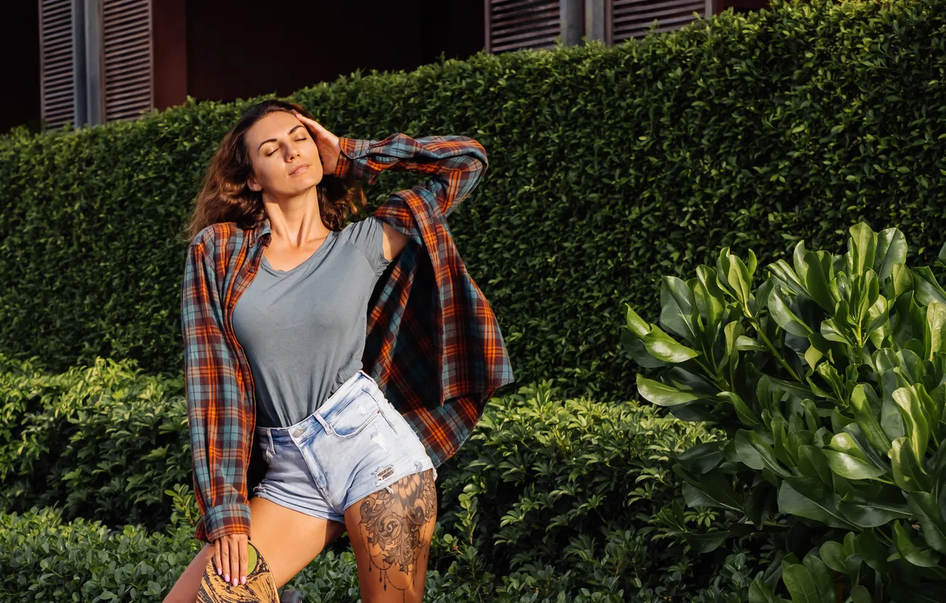 Photo wallpaper shorts, woman, young, beautiful, model, tattoo, jeans, brunette