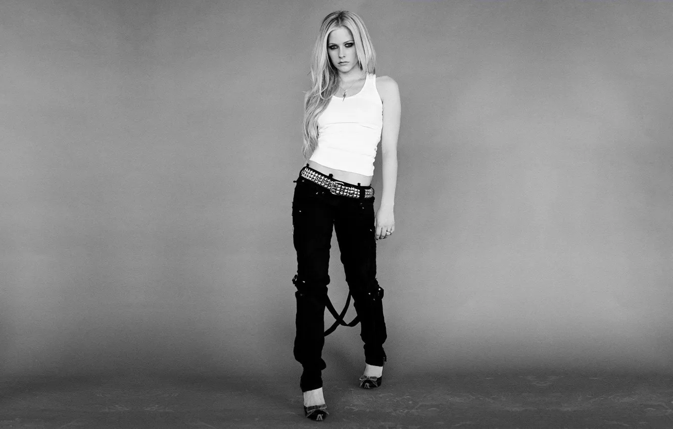Photo wallpaper black and white, Look, Hair, Belt, Avril Lavigne, Pants