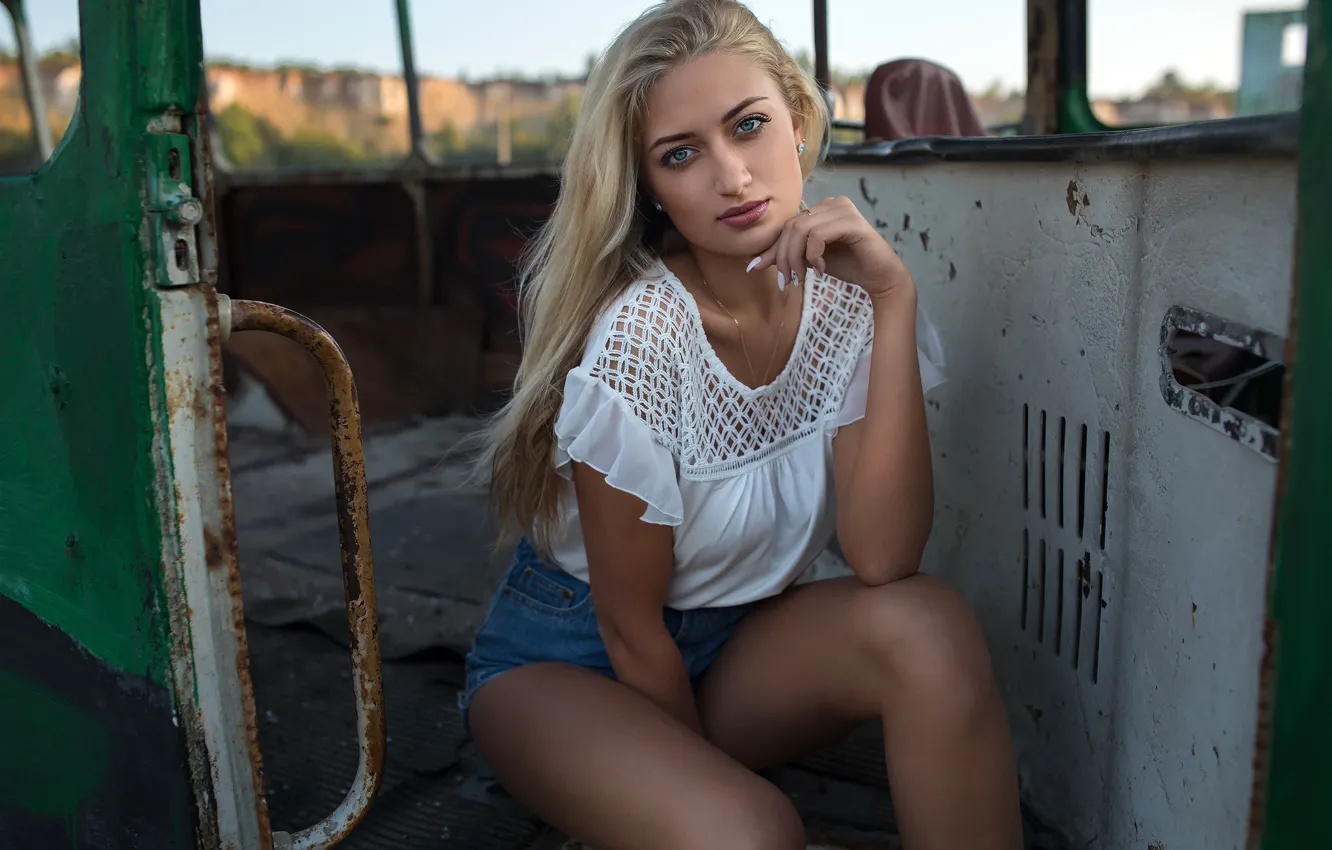 Photo wallpaper look, pose, model, shorts, portrait, makeup, figure, hairstyle