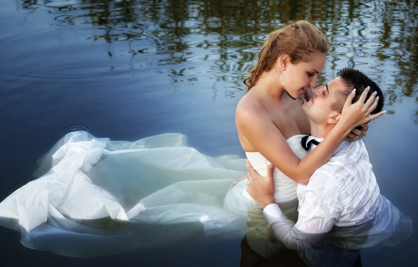 Photo wallpaper dress, water, couple