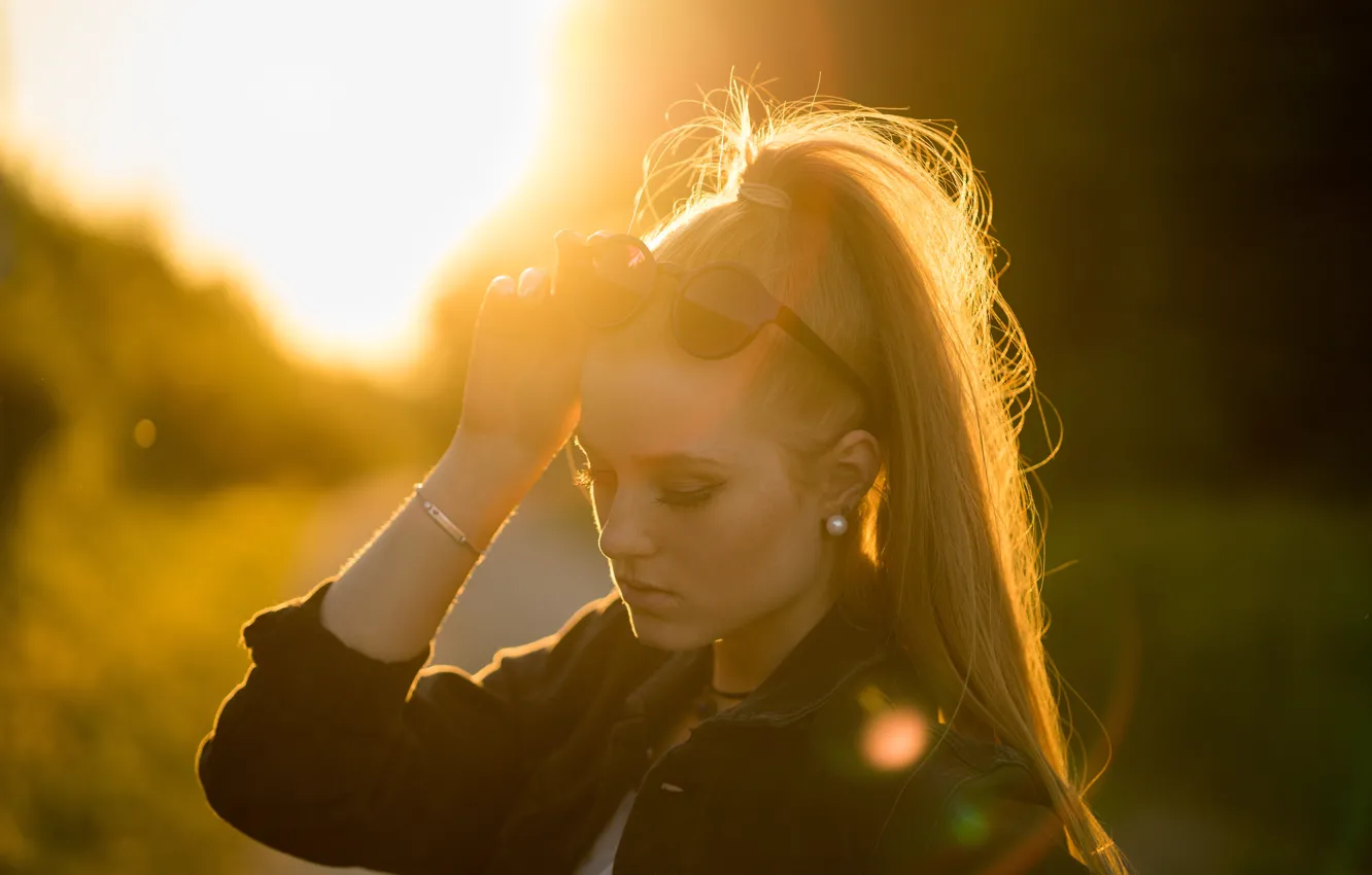 Photo wallpaper face, model, glasses, rays of light, Eva