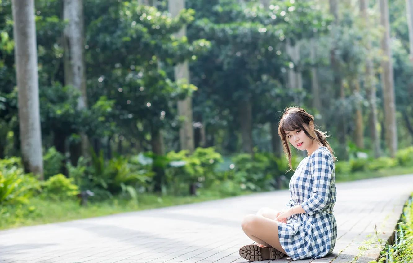 Photo wallpaper look, girl, street