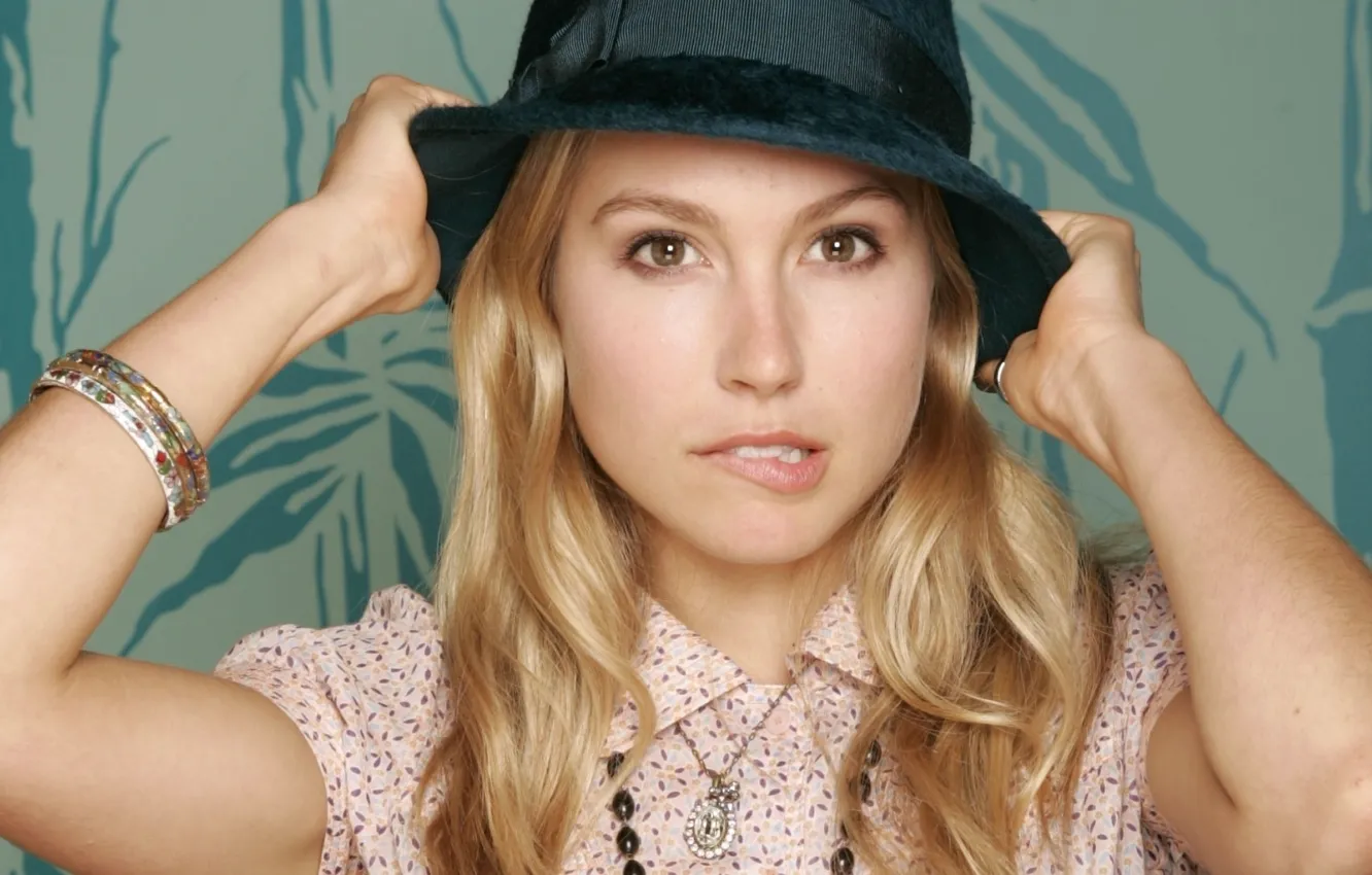 Photo wallpaper hat, blonde, cute, actress, Sarah Carter