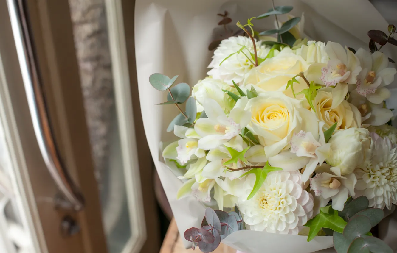 Photo wallpaper leaves, flowers, sprig, roses, bouquet, window, white, buds