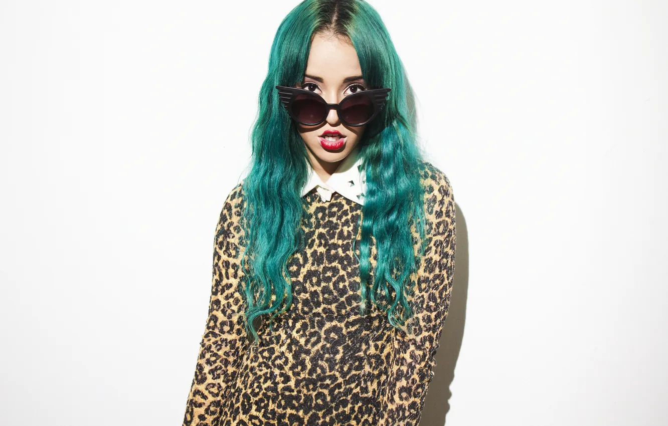 Photo wallpaper girl, green, hair, Dani Artaud