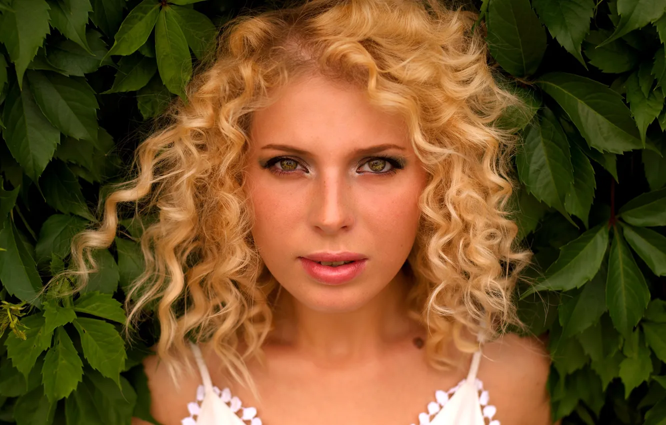 Photo wallpaper look, leaves, girl, face, hair, portrait, blonde, curls