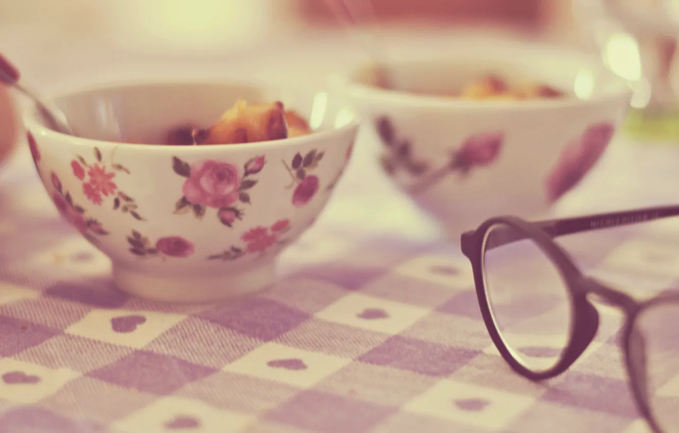 Photo wallpaper glasses, plate, tablecloth