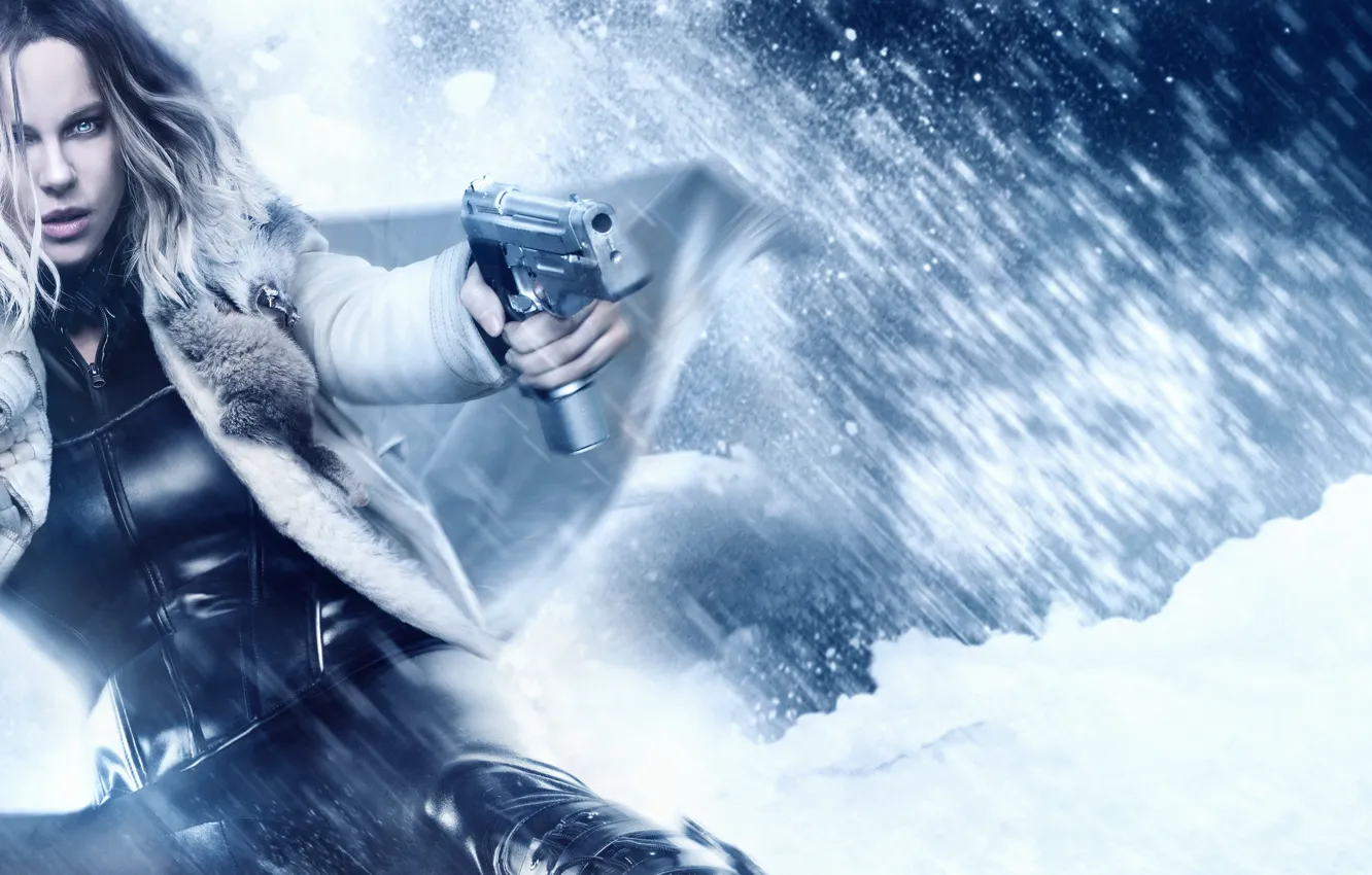 Photo wallpaper look, girl, gun, Kate Beckinsale, Kate Beckinsale, Selene, Underworld: Blood Wars, Underworld: blood War