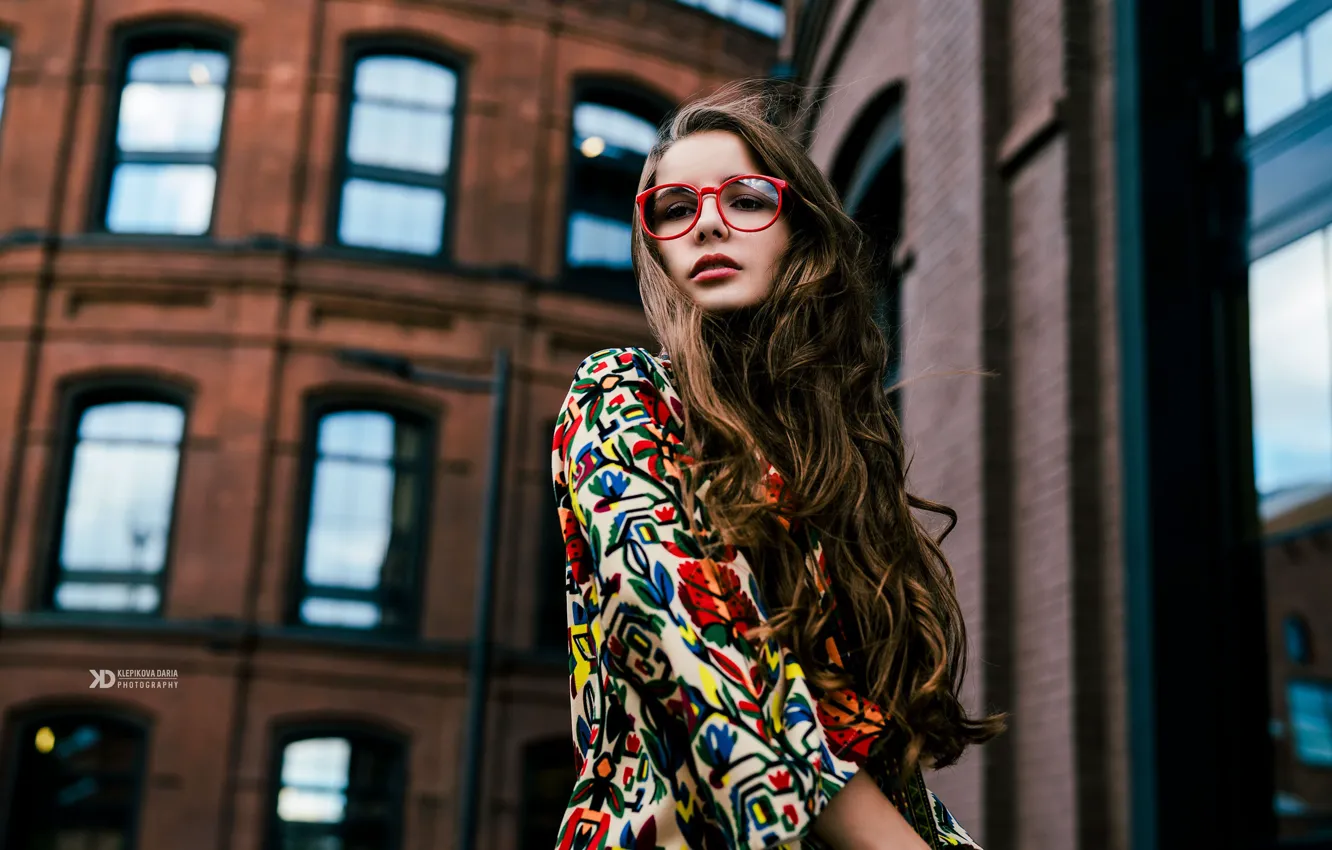 Photo wallpaper girl, pose, building, glasses, Daria Klepikova, Hope Zvezdochkina