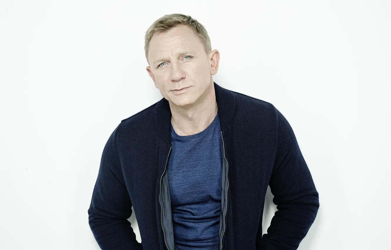 Photo wallpaper photo, actor, white background, Daniel Craig, Daniel Craig, Time Out, Paul Stuart