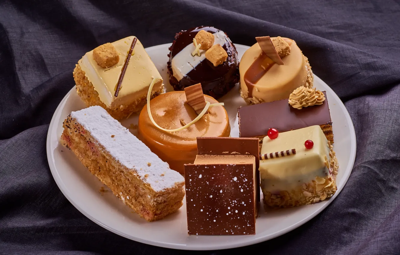 Photo wallpaper chocolate, cake, cream, cuts