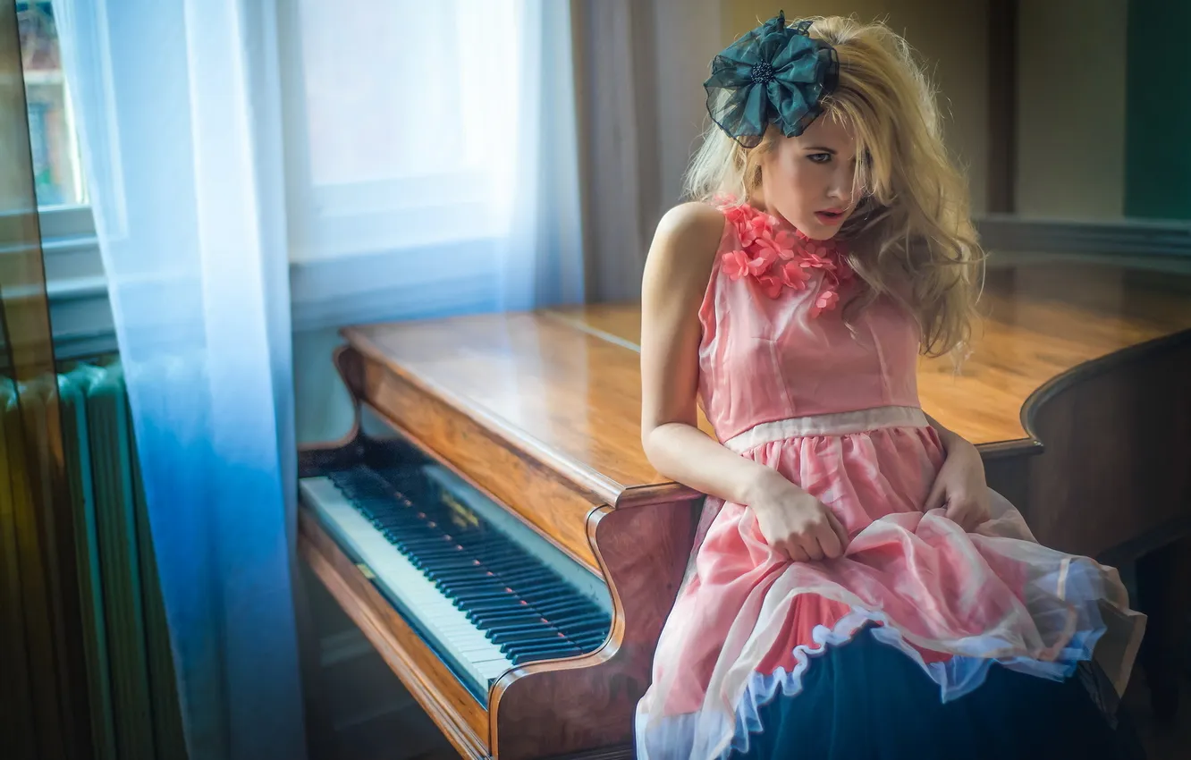 Photo wallpaper girl, piano, Raphaella