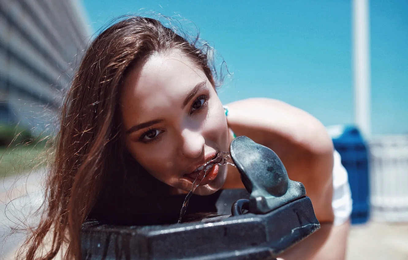 Photo wallpaper water, girl, face, background, thirst