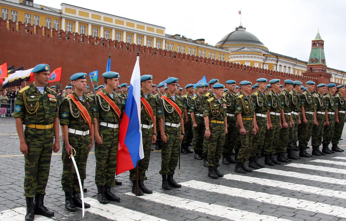 Photo wallpaper flag, soldiers, Russia, red square, pride, Airborne, Marines, blue berets