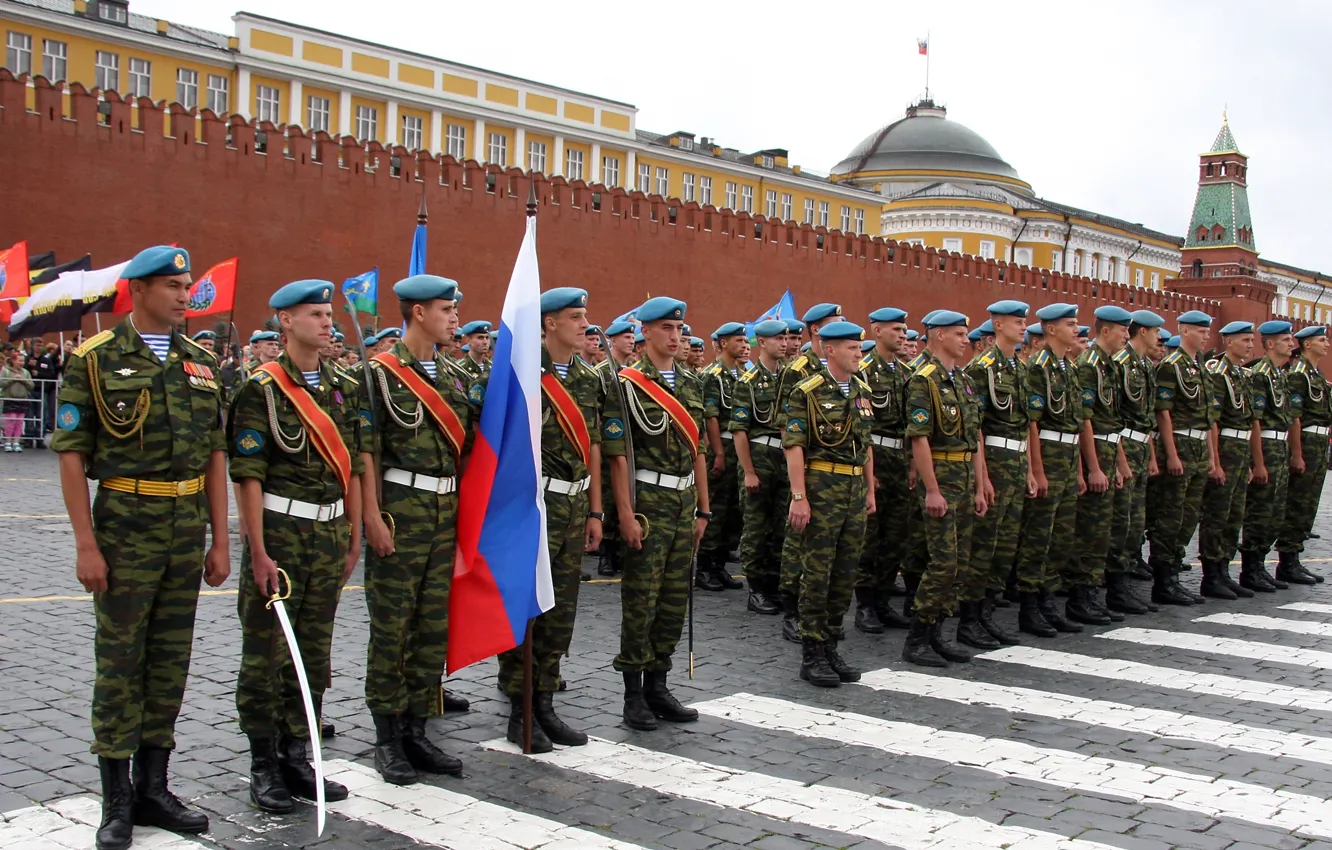 Photo wallpaper flag, soldiers, Russia, Red square, pride, Airborne, Marines, blue berets