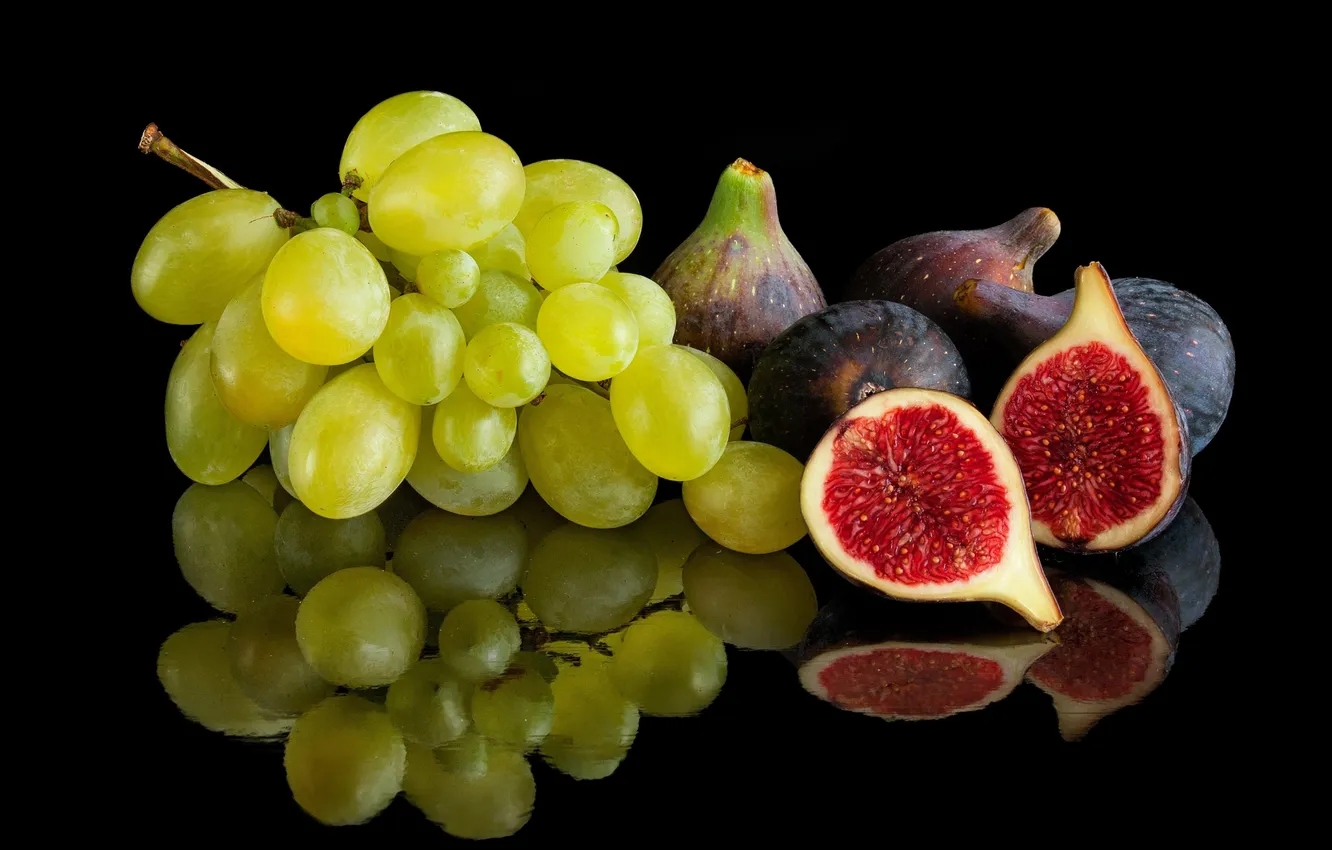 Photo wallpaper reflection, grapes, figs