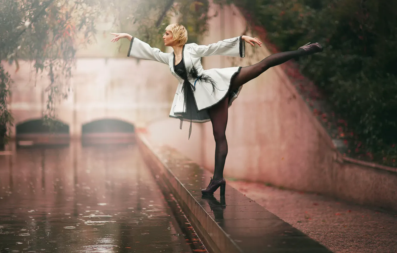 Photo wallpaper girl, ballerina, gymnast, stand