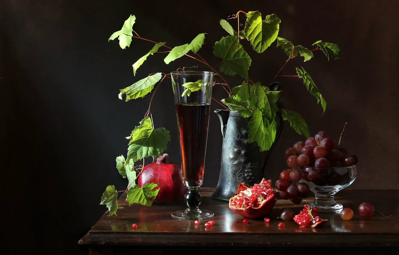 Photo wallpaper glass, grapes, garnet