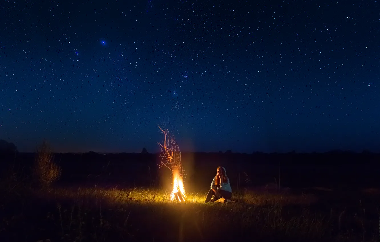 Photo wallpaper girl, night, the fire, starry sky