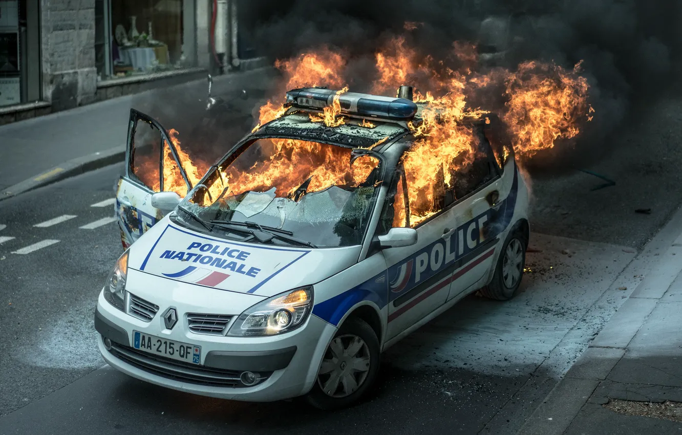 Photo wallpaper fire, flame, street, car, police