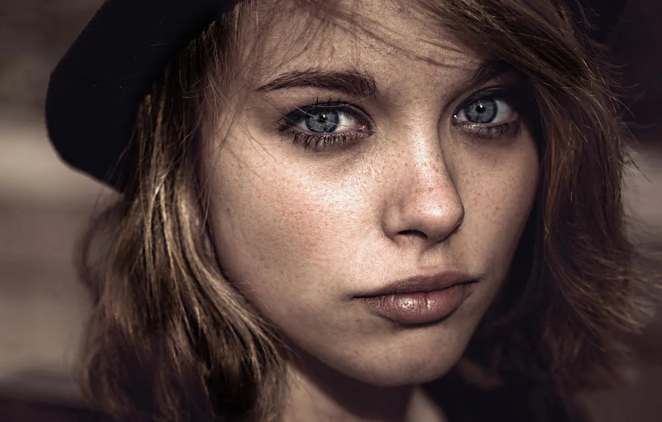 Photo wallpaper look, portrait, freckles