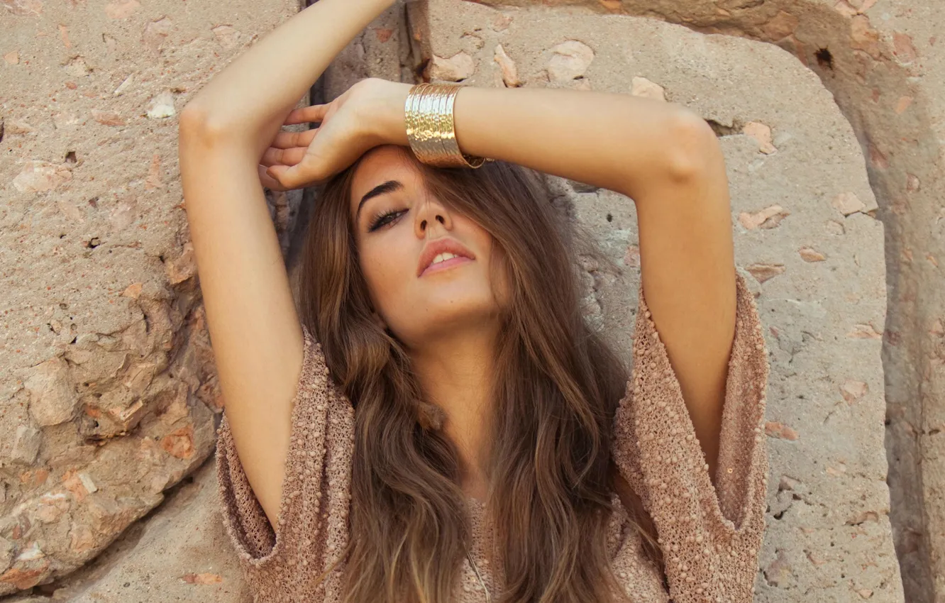 Photo wallpaper girl, face, pose, model, hands, bracelet, Clara Alonso