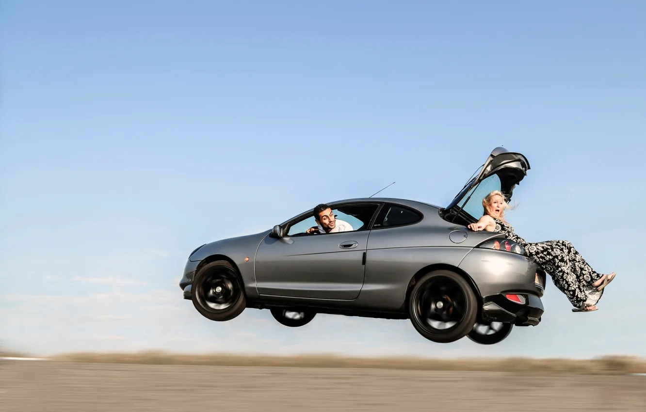 Photo wallpaper machine, girl, driver, the trunk, do not try