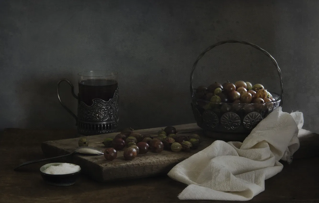 Photo wallpaper light, glass, berries, the dark background, table, tea, Board, towel