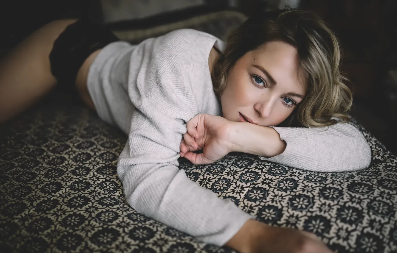 Photo wallpaper sponge, curls, sweater, Alexandra Cameron