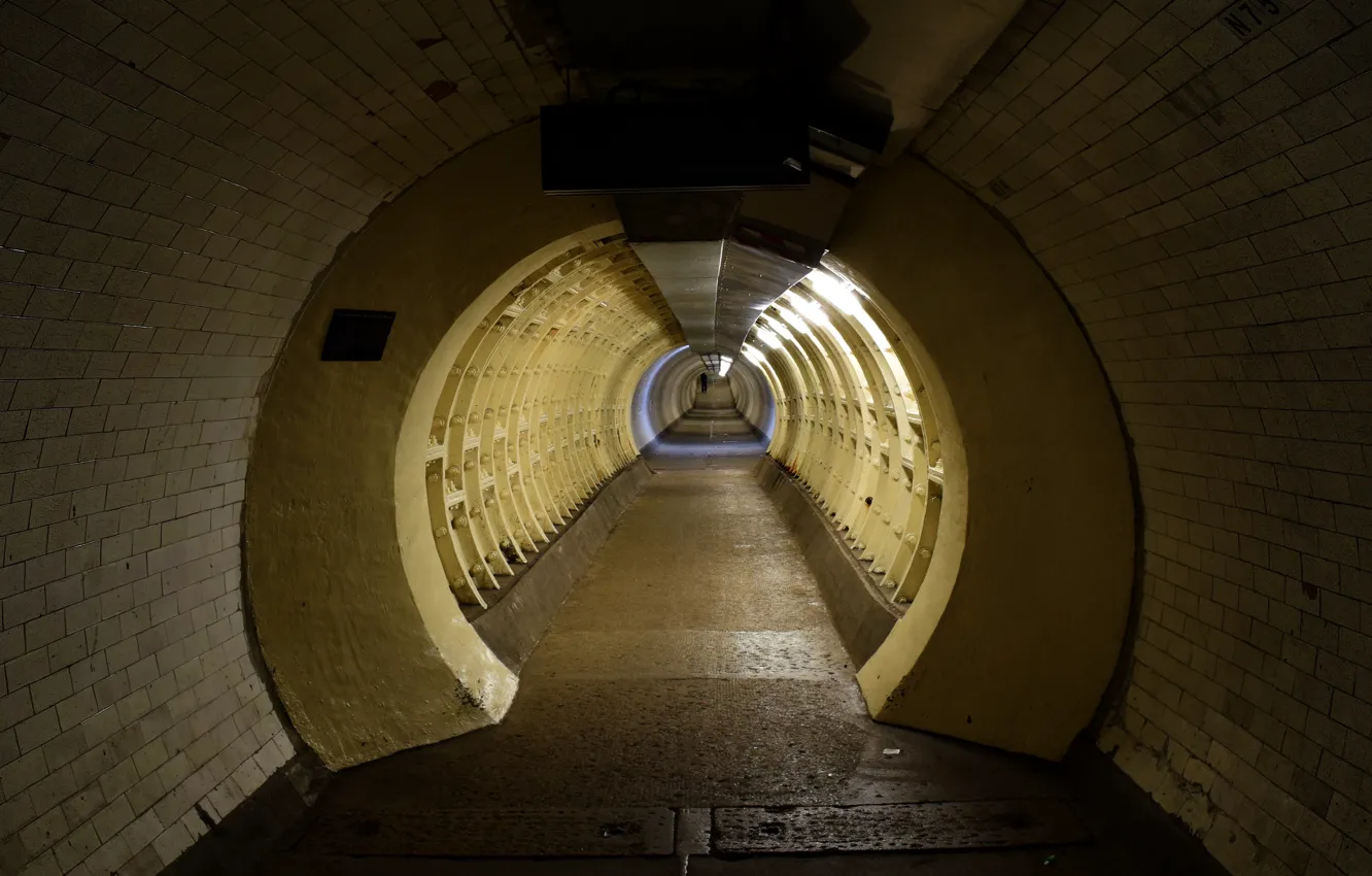 Photo wallpaper perspective, London, the transition, the tunnel