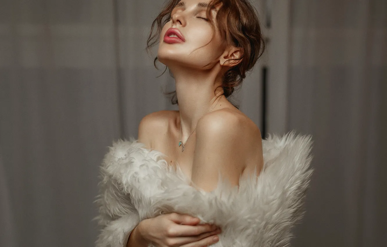 Photo wallpaper girl, fur, brown hair, shoulders, Ivan Kovalev