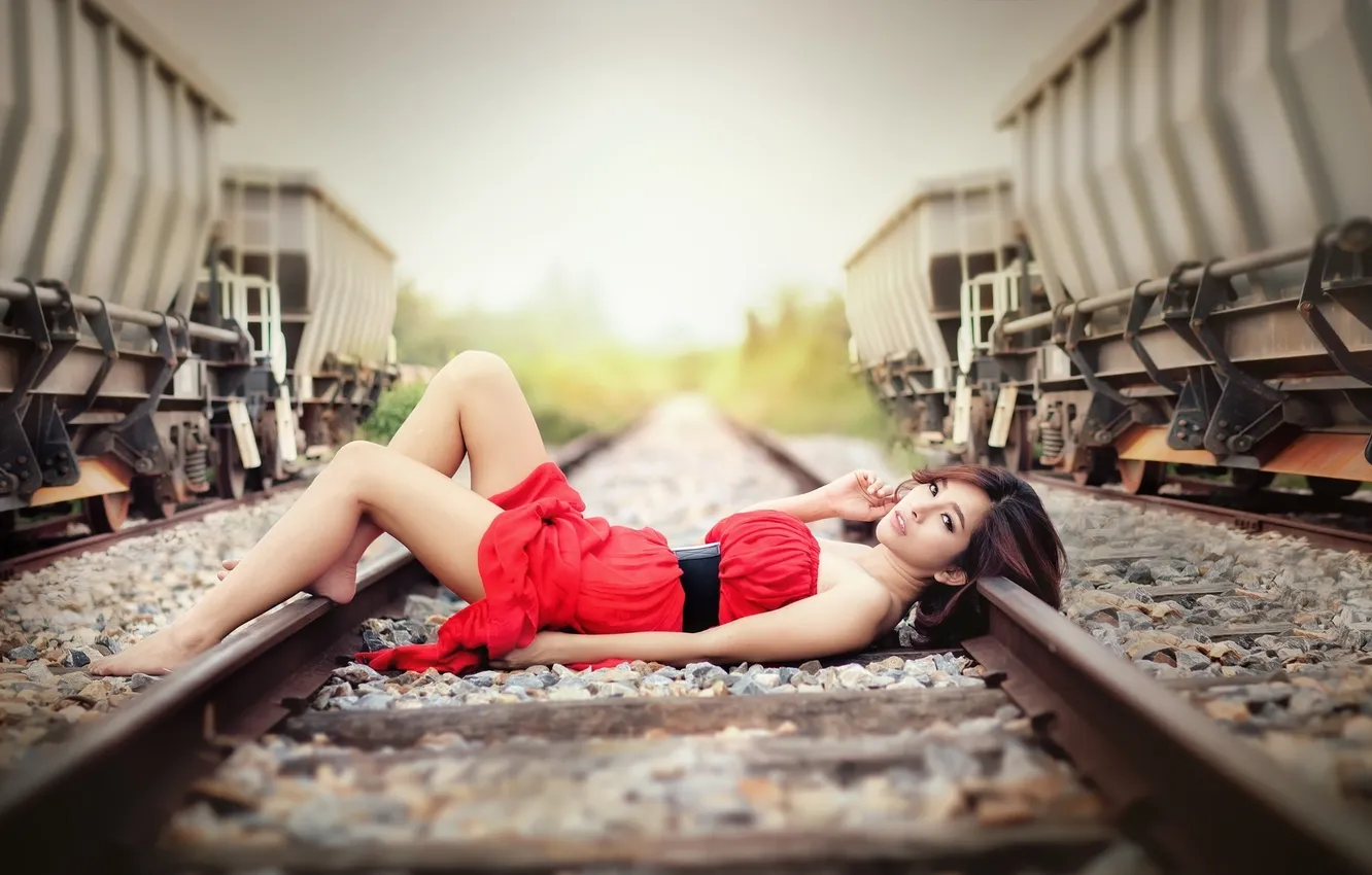 Photo wallpaper red, girl, fashion, model, people, train, Canon, Jane