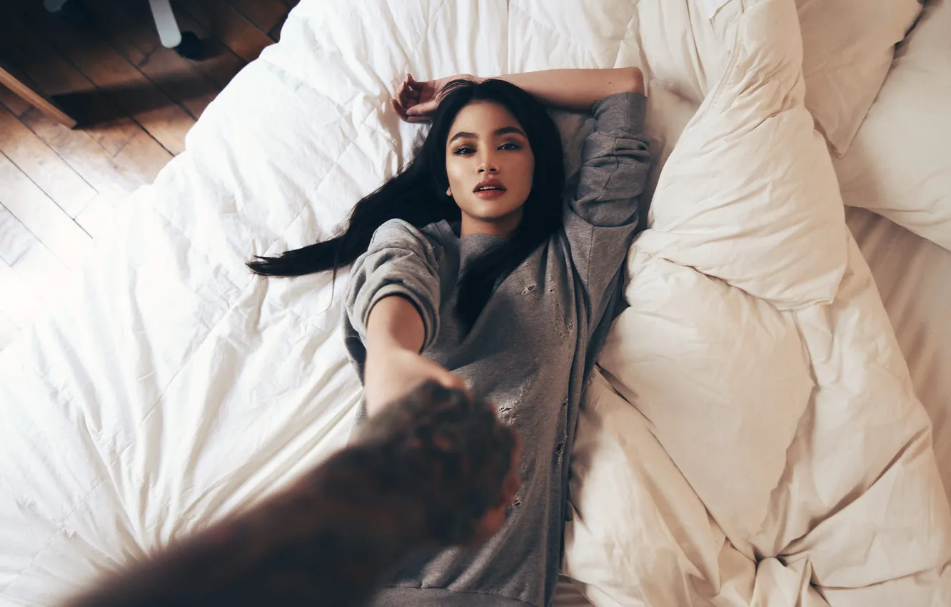 Photo wallpaper look, hands, tattoo, bed, sponge, Leana