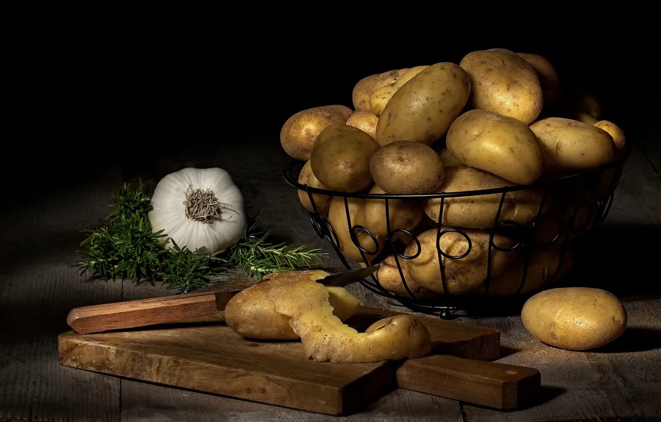 Photo wallpaper knife, potatoes, tubers