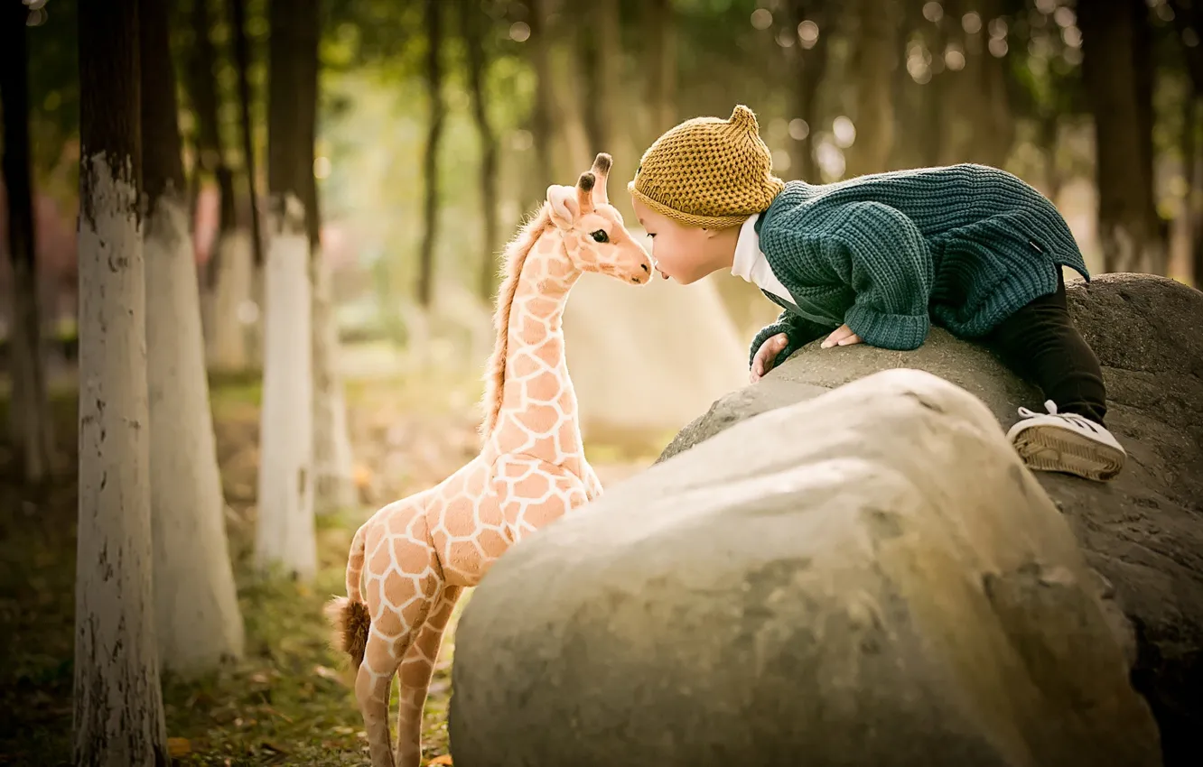 Photo wallpaper trees, nature, children, stones, toy, kiss, baby, giraffe