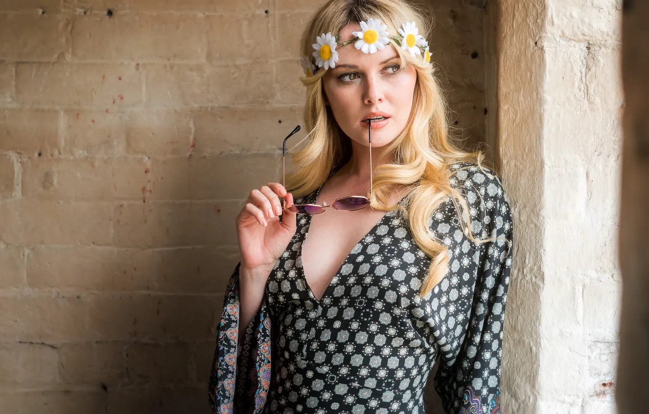 Photo wallpaper sexy, dress, glasses, blonde, beauty, wreath, Carla Monaco