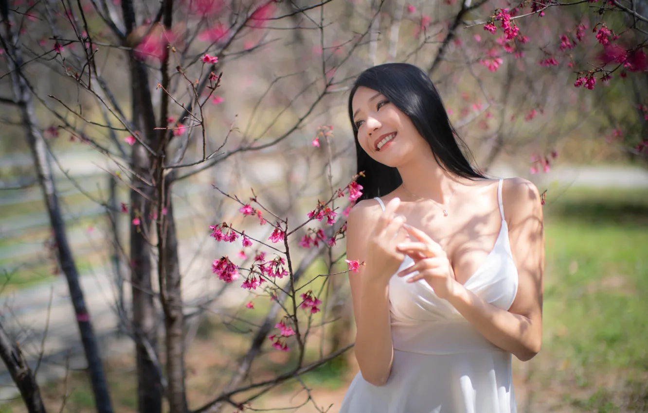 Photo wallpaper the sun, trees, flowers, pose, model, portrait, makeup, dress