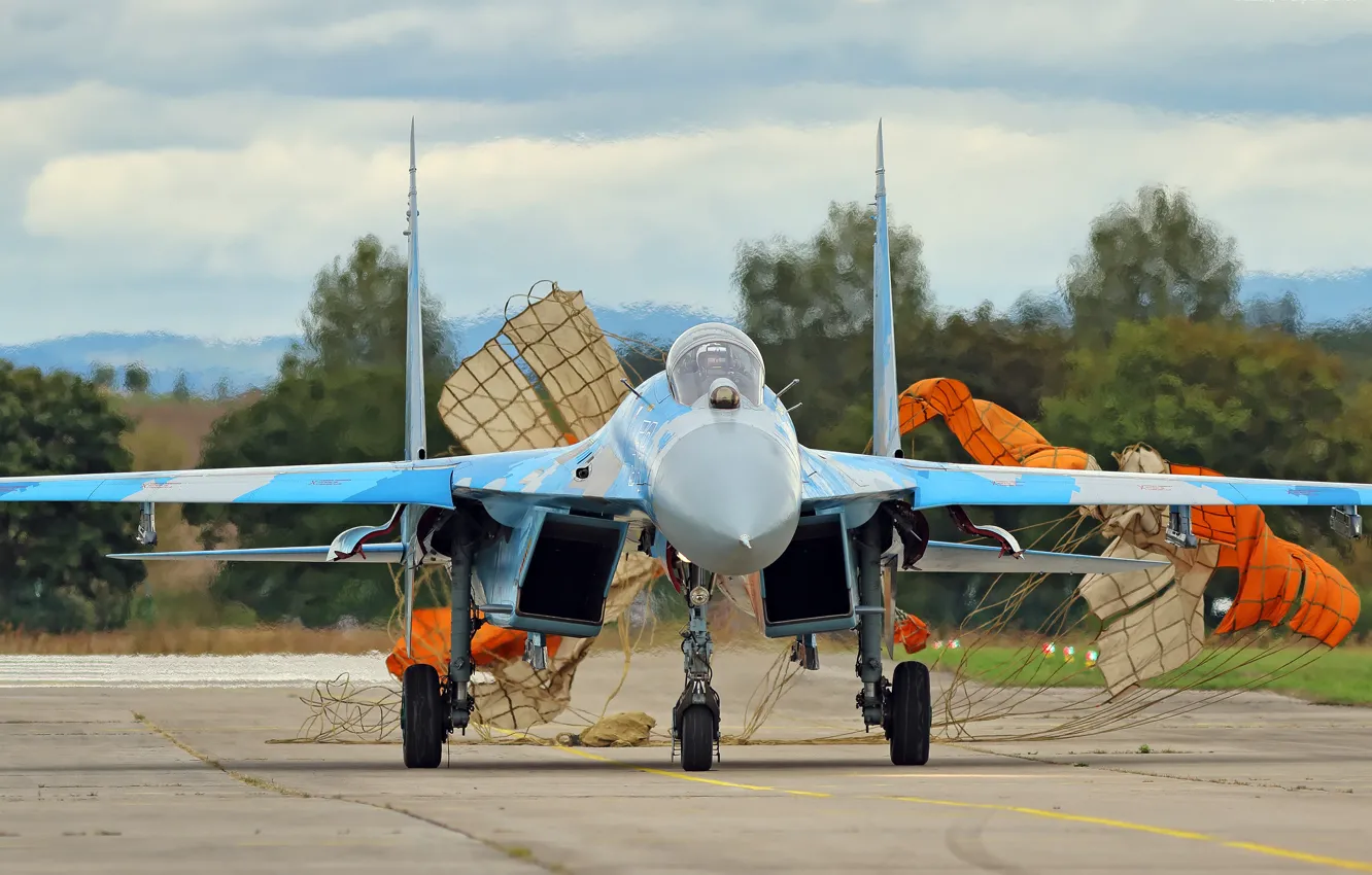 Photo wallpaper Fighter, Ukraine, Su-27, Parachute, Chassis, Ukrainian air force