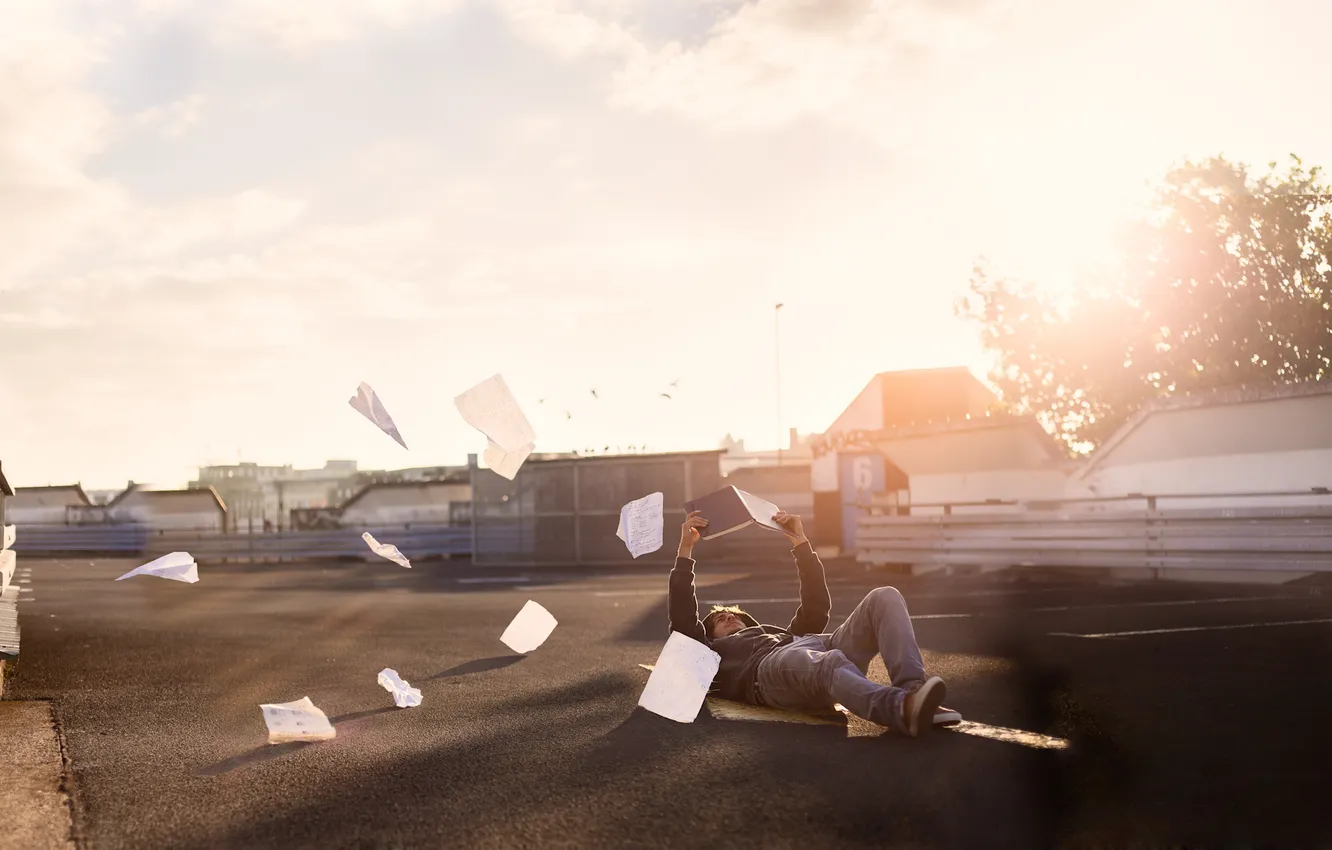 Photo wallpaper leaves, pose, paper, street, leaf, lies, guy