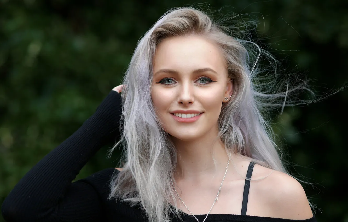 Photo wallpaper eyes, look, girl, smile, model, girl, chain, beautiful