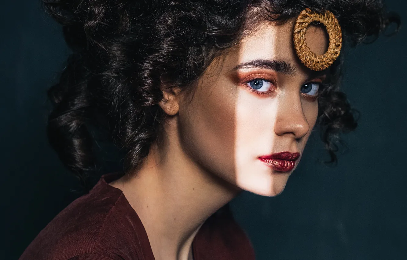 Photo wallpaper portrait, Cristina Venedict, No future without a past